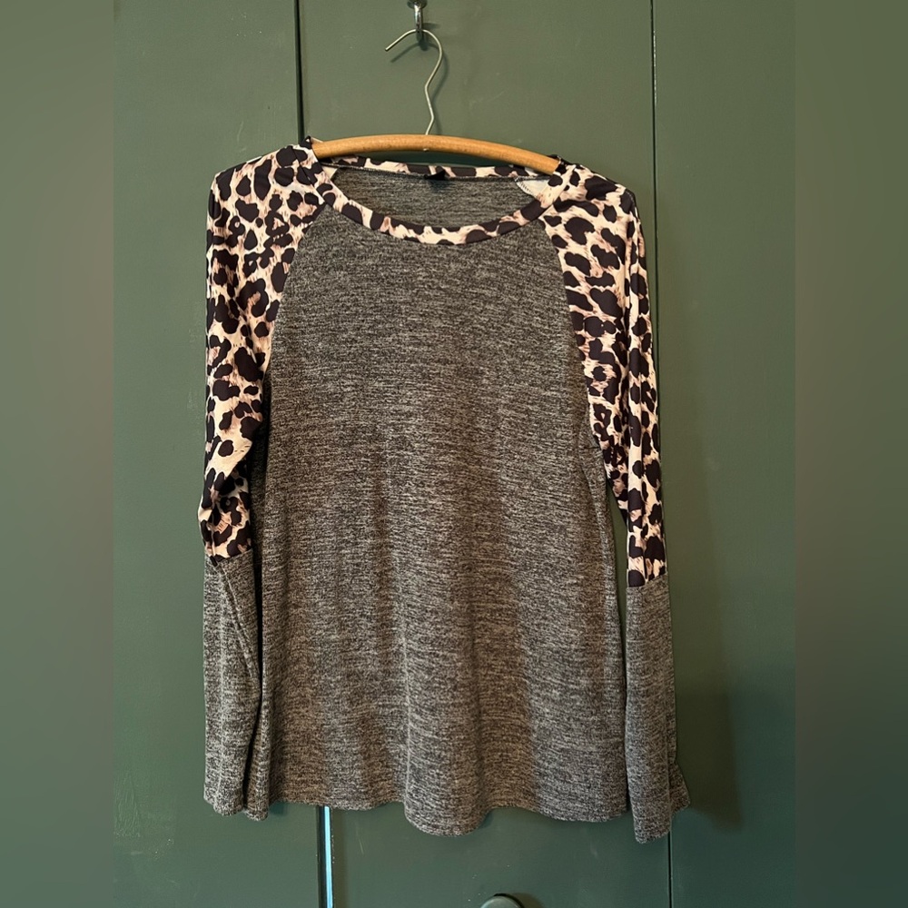 Long sleeved grey top with leopard arm and neck detail.